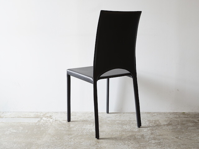 軽さが嬉しい椅子 ブラック イタリア製｜チェア｜札幌の家具屋 SIMPLE PLEASURE