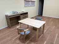 幼子（おさなご）のおつむ（頭）安心安全テーブル / 腰の椅子