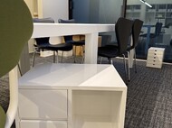 ホームオフィス用キャスター付き複合機用キャビネット、特注テーブル