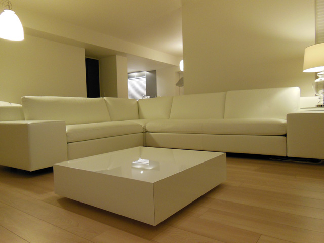 ローテーブル 白色鏡面仕上げ｜GALLERY｜札幌の家具屋 SIMPLE PLEASURE