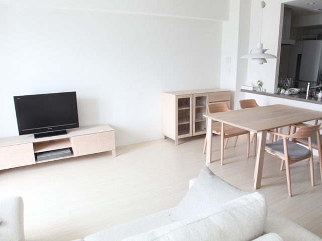 温かみのあるリビングダイニング タモ 白オイル仕上げ｜GALLERY｜札幌