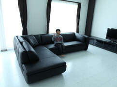 苫小牧市双葉町　S様邸　レザーソファ　カウチ