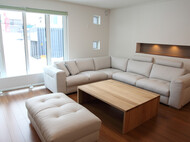 本革コーナーソファとナラ無垢ローテーブル