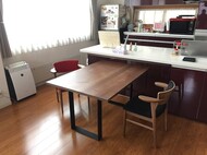 ウォールナット無垢　ダイニングテーブルと腰の椅子