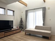 固定式背もたれ + 可動式背もたれ（バックレスト）/ 水で汚れた落ちる生地 / 腰痛対策座面仕様