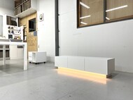 特注テレビボード / LED 照明付き / マットホワイト仕上げ / 旭川家具